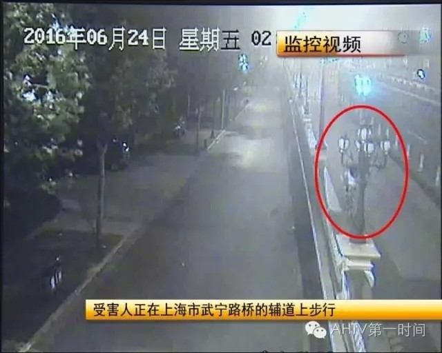 原来，在6月24号凌晨，上海方面收到一宗绑架案的报案，而绑架案件受害人的基本情况，和这个尸体的情况吻合。