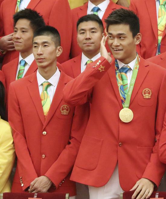 这是参加会见的运动员赵帅(前左)和孙杨(前右)。新华社记者兰红光摄