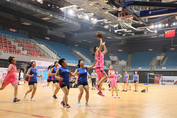 2017年济宁市中小学生篮球联赛开赛(组图)