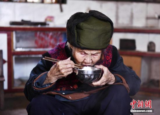 资料图：桂林114岁长寿老人王玉琼。唐梦宪 摄
