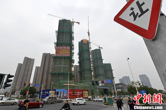 1月10日，福州一处商品房在建中。 <a target='_blank' href='http://www.chinanews.com/'>中新社</a>记者 吕明 摄