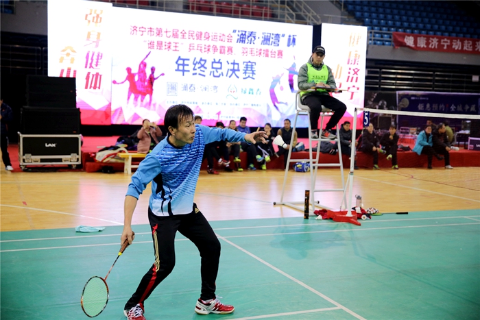 谁是球王乒乓球羽毛球擂台总决赛在济宁鸟巢
